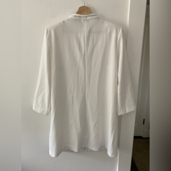 NYCC women Blazer Size M white Long Very Elegant With Pockets No Buttons - Picture 3 of 3